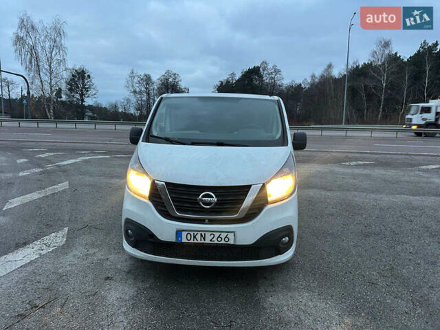 Белый Ниссан NV300, объемом двигателя 1.6 л и пробегом 232 тыс. км за 13300 $, фото 2 на Automoto.ua