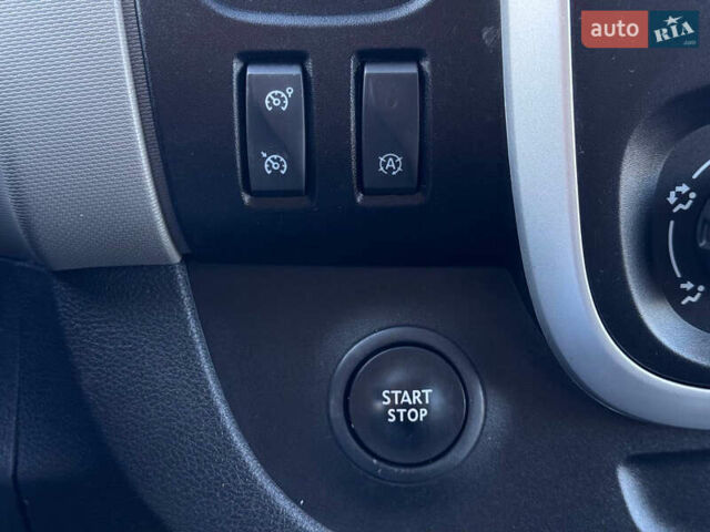 Білий Ніссан NV300, об'ємом двигуна 1.6 л та пробігом 185 тис. км за 16500 $, фото 9 на Automoto.ua