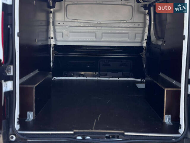 Білий Ніссан NV300, об'ємом двигуна 1.6 л та пробігом 185 тис. км за 16500 $, фото 11 на Automoto.ua