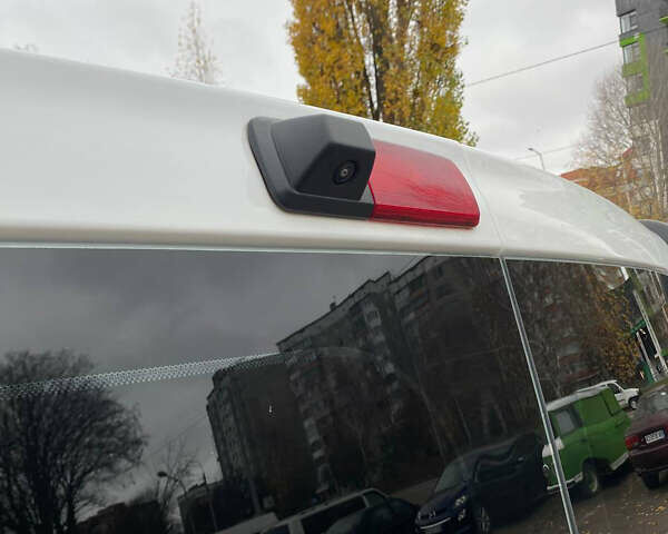 Белый Ниссан NV300, объемом двигателя 2 л и пробегом 151 тыс. км за 31000 $, фото 18 на Automoto.ua