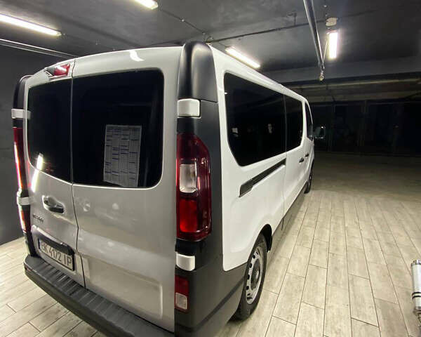 Белый Ниссан NV300, объемом двигателя 2 л и пробегом 151 тыс. км за 31000 $, фото 5 на Automoto.ua