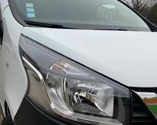 Белый Ниссан NV300, объемом двигателя 2 л и пробегом 151 тыс. км за 31000 $, фото 16 на Automoto.ua