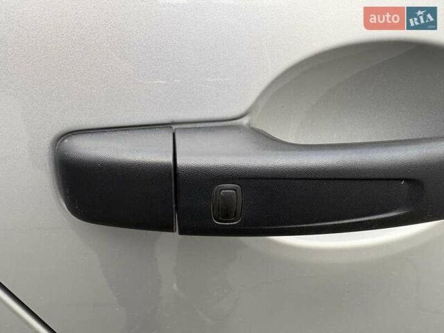 Сірий Ніссан NV300, об'ємом двигуна 2 л та пробігом 203 тис. км за 23900 $, фото 11 на Automoto.ua