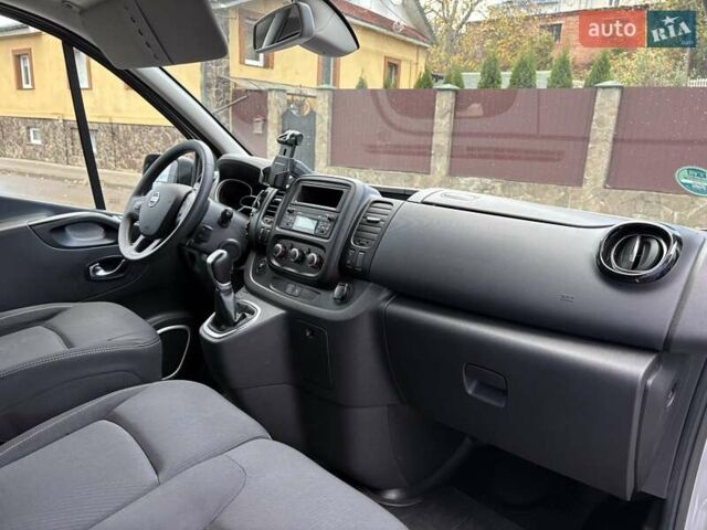 Сірий Ніссан NV300, об'ємом двигуна 2 л та пробігом 207 тис. км за 25500 $, фото 17 на Automoto.ua