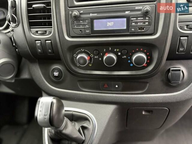 Сірий Ніссан NV300, об'ємом двигуна 2 л та пробігом 207 тис. км за 25500 $, фото 40 на Automoto.ua
