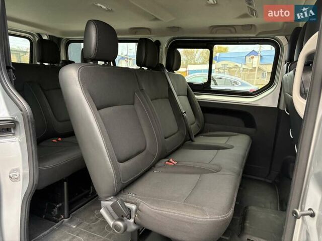 Сірий Ніссан NV300, об'ємом двигуна 2 л та пробігом 207 тис. км за 25500 $, фото 19 на Automoto.ua