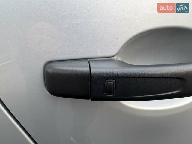 Сірий Ніссан NV300, об'ємом двигуна 2 л та пробігом 207 тис. км за 25500 $, фото 9 на Automoto.ua