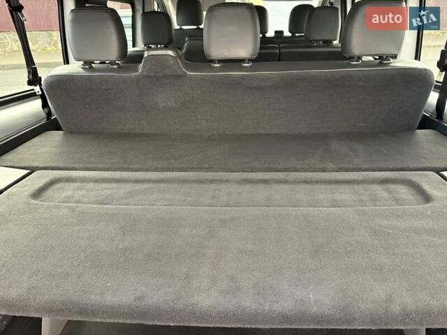 Сірий Ніссан NV300, об'ємом двигуна 2 л та пробігом 207 тис. км за 25500 $, фото 26 на Automoto.ua