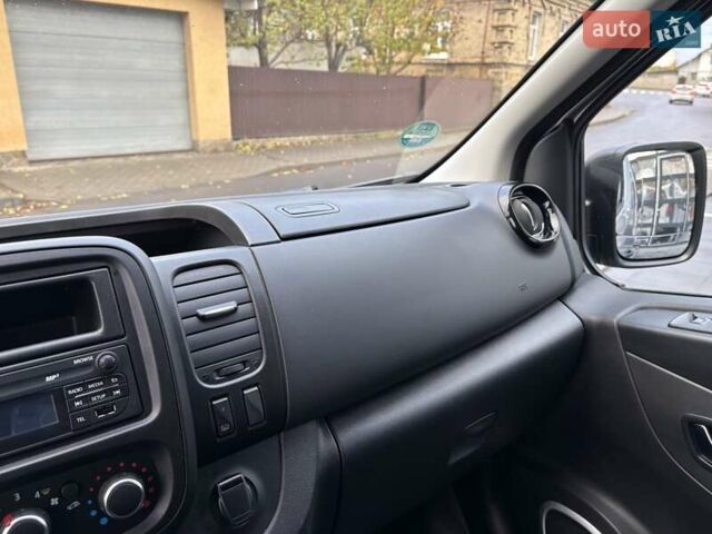 Сірий Ніссан NV300, об'ємом двигуна 2 л та пробігом 207 тис. км за 25500 $, фото 15 на Automoto.ua