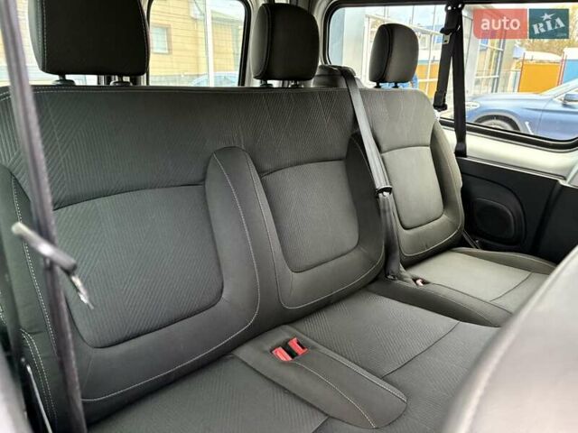 Сірий Ніссан NV300, об'ємом двигуна 2 л та пробігом 207 тис. км за 25500 $, фото 22 на Automoto.ua