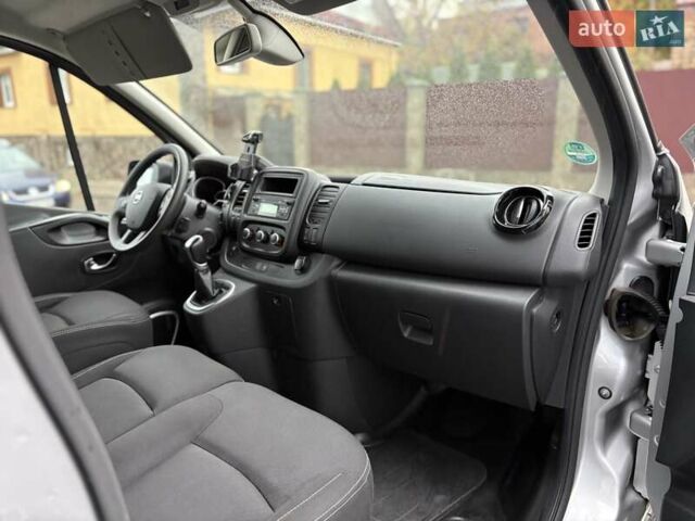 Сірий Ніссан NV300, об'ємом двигуна 2 л та пробігом 207 тис. км за 25500 $, фото 39 на Automoto.ua
