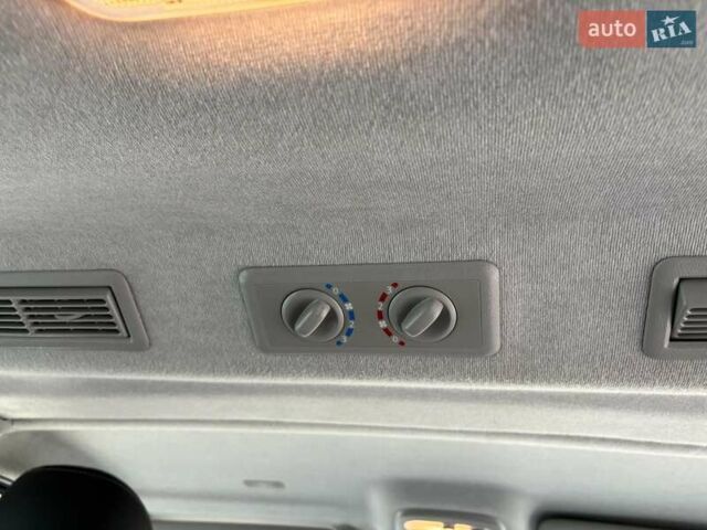 Сірий Ніссан NV300, об'ємом двигуна 2 л та пробігом 203 тис. км за 23900 $, фото 15 на Automoto.ua