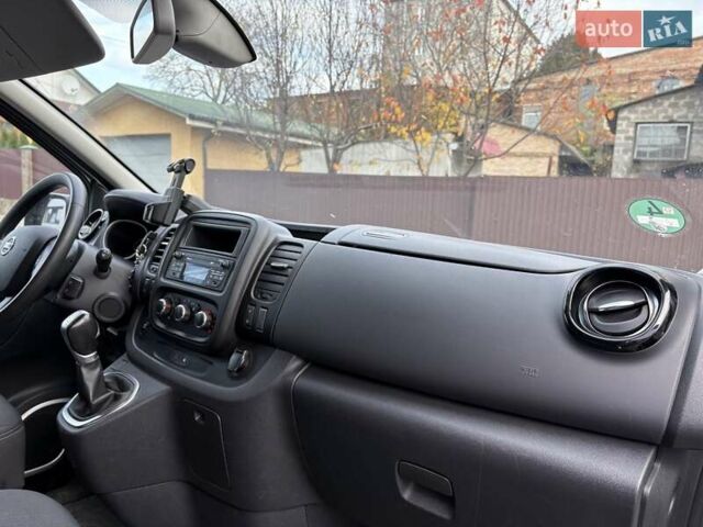 Сірий Ніссан NV300, об'ємом двигуна 2 л та пробігом 203 тис. км за 23900 $, фото 12 на Automoto.ua