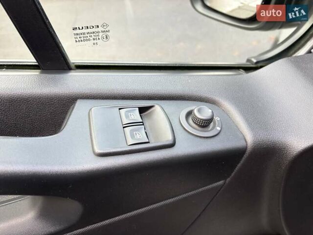 Сірий Ніссан NV300, об'ємом двигуна 2 л та пробігом 207 тис. км за 25500 $, фото 11 на Automoto.ua