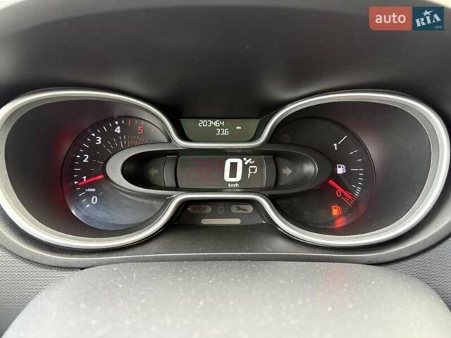 Сірий Ніссан NV300, об'ємом двигуна 2 л та пробігом 203 тис. км за 23900 $, фото 10 на Automoto.ua