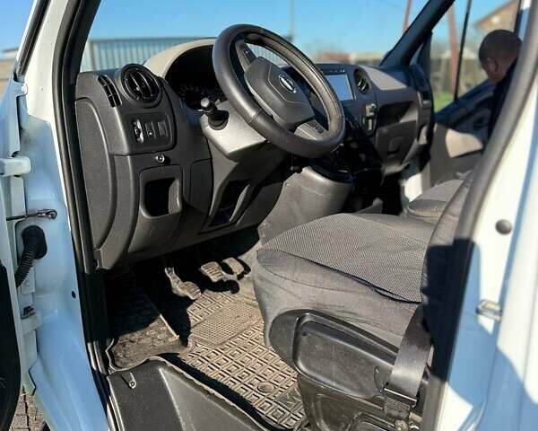 Белый Ниссан NV400, объемом двигателя 2.3 л и пробегом 208 тыс. км за 20777 $, фото 42 на Automoto.ua