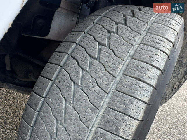 Белый Ниссан NV400, объемом двигателя 2.3 л и пробегом 191 тыс. км за 17500 $, фото 15 на Automoto.ua