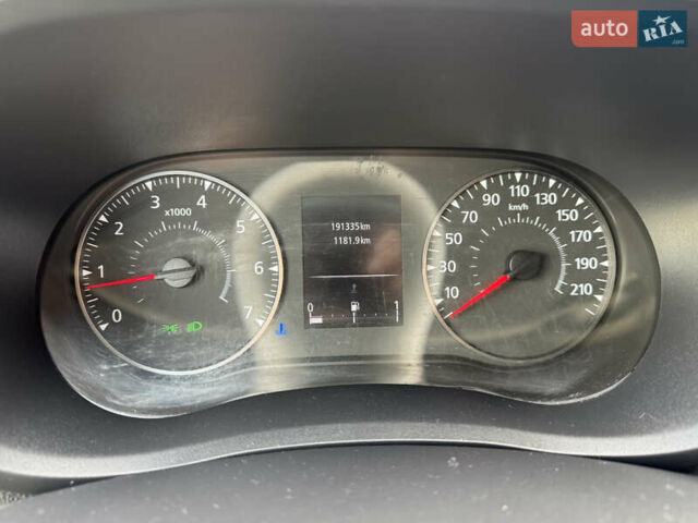 Белый Ниссан NV400, объемом двигателя 2.3 л и пробегом 191 тыс. км за 17500 $, фото 22 на Automoto.ua