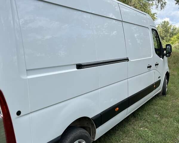 Белый Ниссан NV400, объемом двигателя 2.3 л и пробегом 493 тыс. км за 13500 $, фото 2 на Automoto.ua