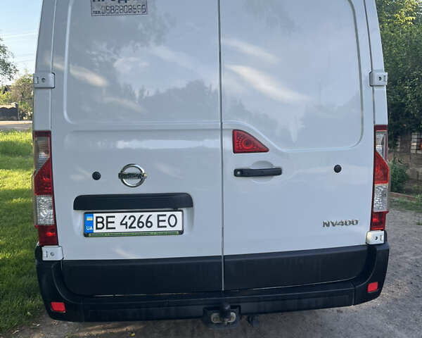 Белый Ниссан NV400, объемом двигателя 2.3 л и пробегом 220 тыс. км за 15000 $, фото 4 на Automoto.ua