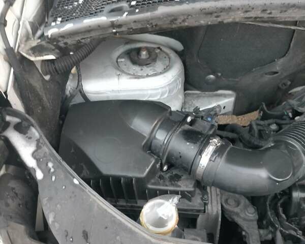 Білий Ніссан NV400, об'ємом двигуна 2.3 л та пробігом 305 тис. км за 12900 $, фото 24 на Automoto.ua