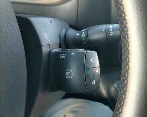 Білий Ніссан NV400, об'ємом двигуна 2.3 л та пробігом 305 тис. км за 12900 $, фото 20 на Automoto.ua