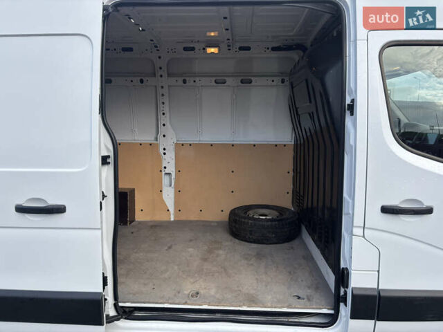 Белый Ниссан NV400, объемом двигателя 2.3 л и пробегом 263 тыс. км за 15700 $, фото 7 на Automoto.ua