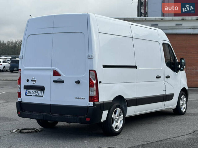 Белый Ниссан NV400, объемом двигателя 2.3 л и пробегом 263 тыс. км за 15700 $, фото 3 на Automoto.ua