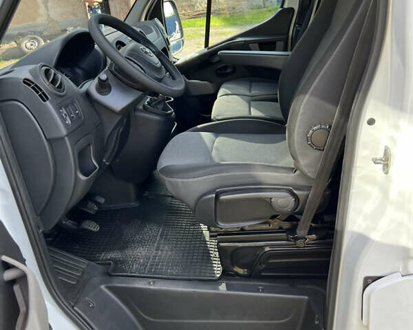 Білий Ніссан NV400, об'ємом двигуна 2.3 л та пробігом 259 тис. км за 15700 $, фото 11 на Automoto.ua
