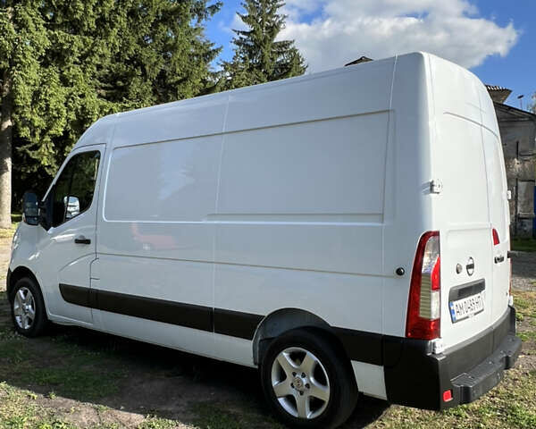 Білий Ніссан NV400, об'ємом двигуна 2.3 л та пробігом 259 тис. км за 15700 $, фото 5 на Automoto.ua