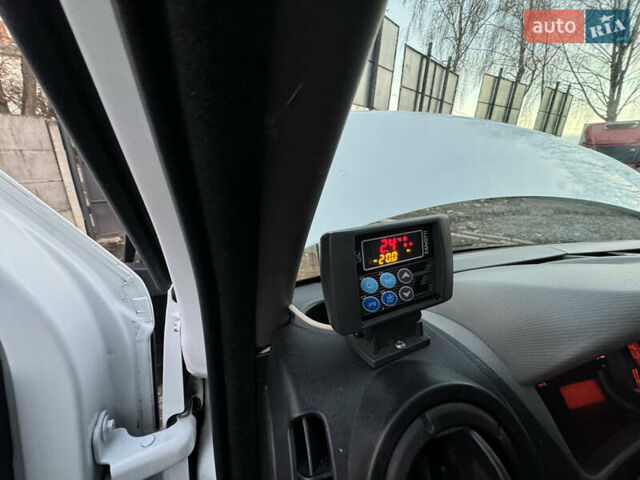 Белый Ниссан NV400, объемом двигателя 2.3 л и пробегом 178 тыс. км за 25900 $, фото 50 на Automoto.ua