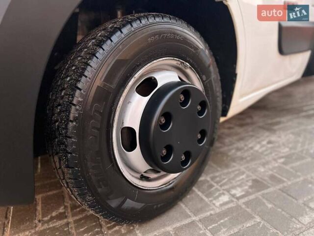 Белый Ниссан NV400, объемом двигателя 2.3 л и пробегом 111 тыс. км за 16999 $, фото 13 на Automoto.ua