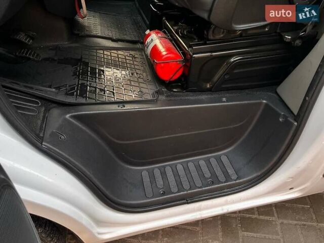 Белый Ниссан NV400, объемом двигателя 2.3 л и пробегом 111 тыс. км за 16999 $, фото 17 на Automoto.ua