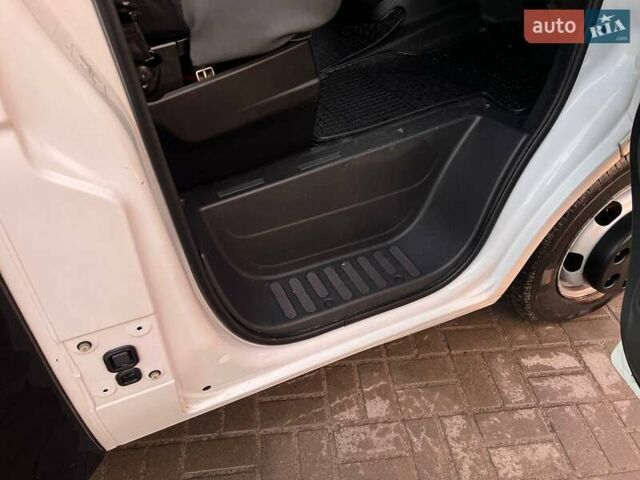 Белый Ниссан NV400, объемом двигателя 2.3 л и пробегом 111 тыс. км за 16999 $, фото 27 на Automoto.ua