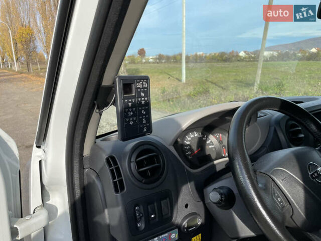 Белый Ниссан NV400, объемом двигателя 2.3 л и пробегом 350 тыс. км за 20000 $, фото 18 на Automoto.ua