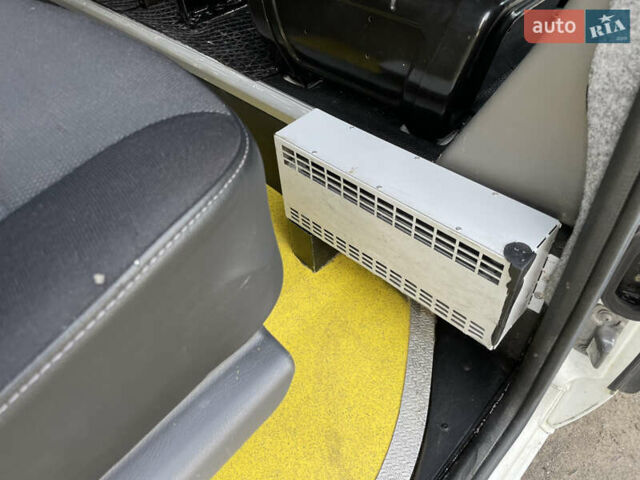 Белый Ниссан NV400, объемом двигателя 2.3 л и пробегом 350 тыс. км за 20000 $, фото 10 на Automoto.ua