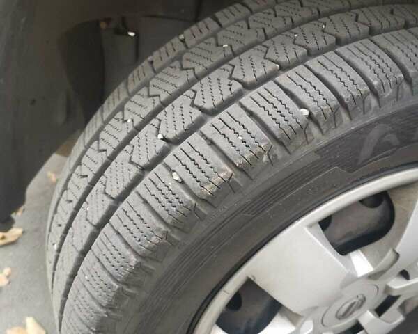 Красный Ниссан NV400, объемом двигателя 2.3 л и пробегом 245 тыс. км за 12000 $, фото 4 на Automoto.ua