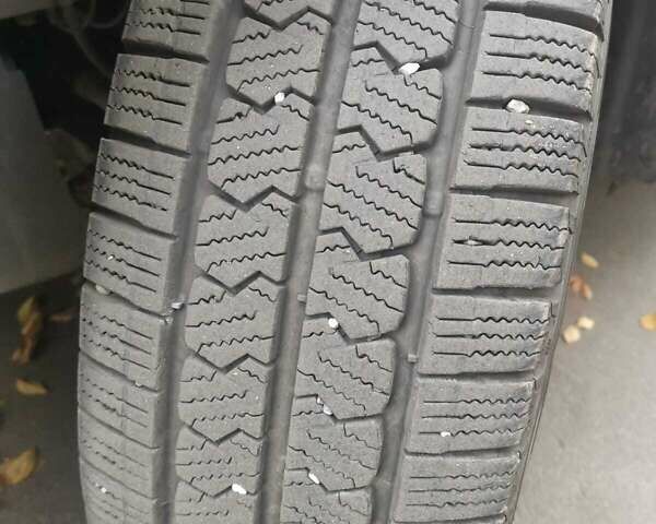 Красный Ниссан NV400, объемом двигателя 2.3 л и пробегом 245 тыс. км за 12000 $, фото 3 на Automoto.ua