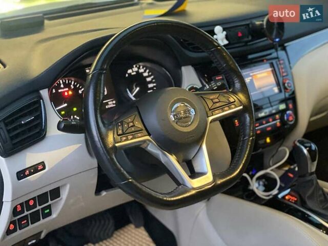 Белый Ниссан Rogue Sport, объемом двигателя 2 л и пробегом 61 тыс. км за 17690 $, фото 19 на Automoto.ua