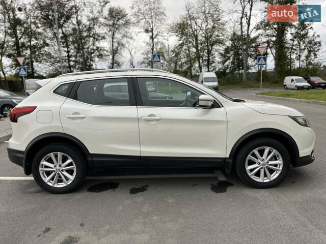 Белый Ниссан Rogue Sport, объемом двигателя 2 л и пробегом 76 тыс. км за 14900 $, фото 3 на Automoto.ua