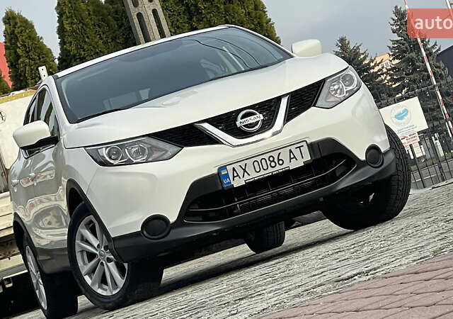 Білий Ніссан Rogue Sport, об'ємом двигуна 2 л та пробігом 62 тис. км за 14800 $, фото 4 на Automoto.ua