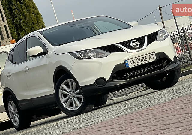 Білий Ніссан Rogue Sport, об'ємом двигуна 2 л та пробігом 62 тис. км за 14800 $, фото 8 на Automoto.ua