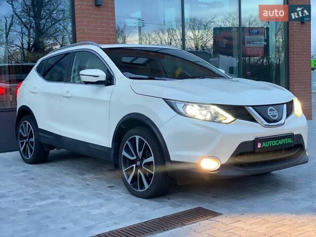 Белый Ниссан Rogue Sport, объемом двигателя 2 л и пробегом 61 тыс. км за 17690 $, фото 3 на Automoto.ua