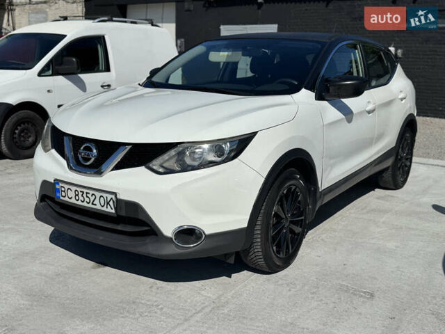 Белый Ниссан Rogue Sport, объемом двигателя 2 л и пробегом 210 тыс. км за 11900 $, фото 4 на Automoto.ua