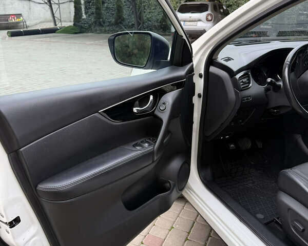 Білий Ніссан Rogue Sport, об'ємом двигуна 2 л та пробігом 53 тис. км за 14999 $, фото 6 на Automoto.ua