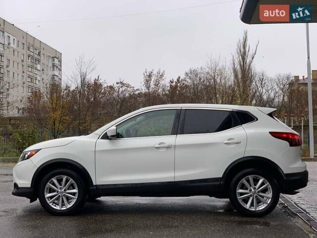 Белый Ниссан Rogue Sport, объемом двигателя 2 л и пробегом 131 тыс. км за 13499 $, фото 7 на Automoto.ua