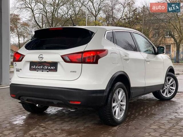Белый Ниссан Rogue Sport, объемом двигателя 2 л и пробегом 131 тыс. км за 13499 $, фото 4 на Automoto.ua