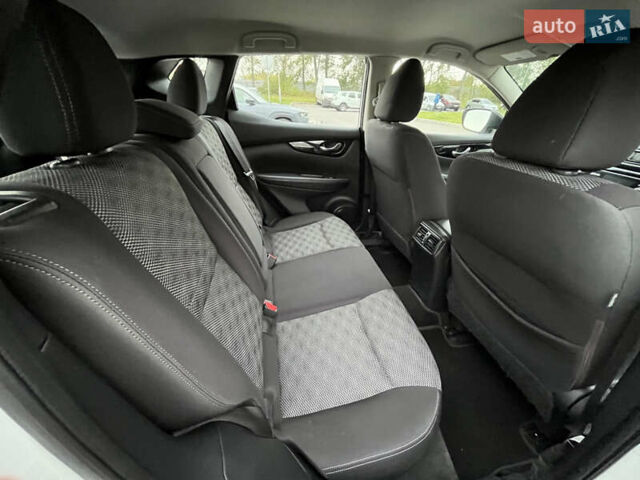 Белый Ниссан Rogue Sport, объемом двигателя 2 л и пробегом 76 тыс. км за 14900 $, фото 10 на Automoto.ua