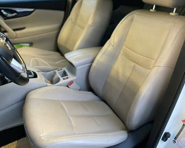 Белый Ниссан Rogue Sport, объемом двигателя 2 л и пробегом 61 тыс. км за 17690 $, фото 18 на Automoto.ua