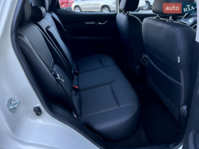Белый Ниссан Rogue Sport, объемом двигателя 0 л и пробегом 68 тыс. км за 17900 $, фото 25 на Automoto.ua